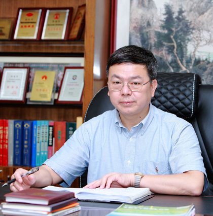福建第一公路工程公司總經理陳建華發表題為《福建第一公路的信息化六年發展歷程》的演講